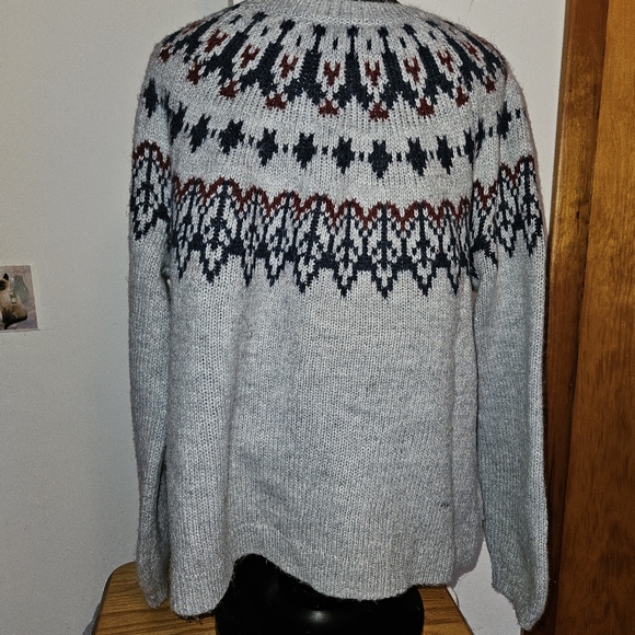 Old Navy Gray Fair Isle Sweater Large EUC - Picture 5 of 9